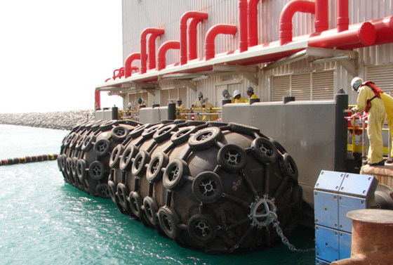 50KPa 80KPa Yokohama Pneumatic Rubber Fender With Chain And Tire Net