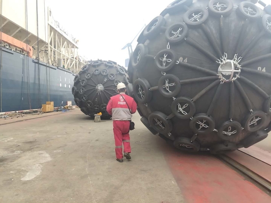 50KPa 80KPa Yokohama Pneumatic Rubber Fender With Chain And Tire Net