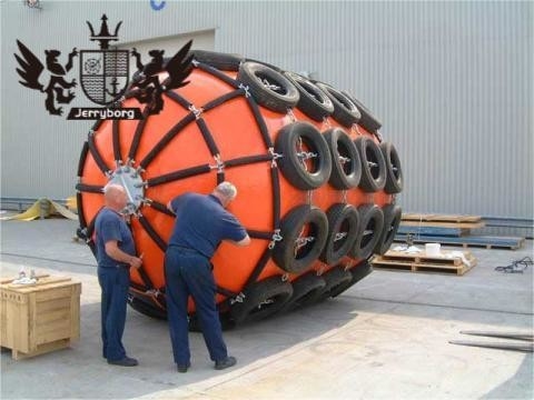 ISO 17357 Standard 50kPa/80kPa Yokohama Rubber Fender With Tyre and Chain Marine Floating Fender